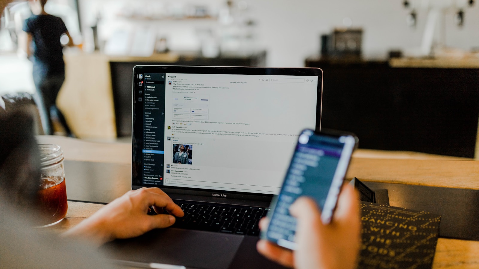 Boîte mail et écran : automatisation intelligente des échanges