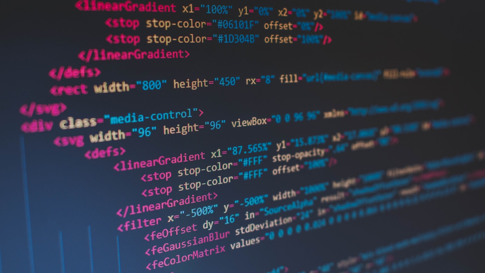 Écran affichant du code source, balisage et métadonnées pour le Web
